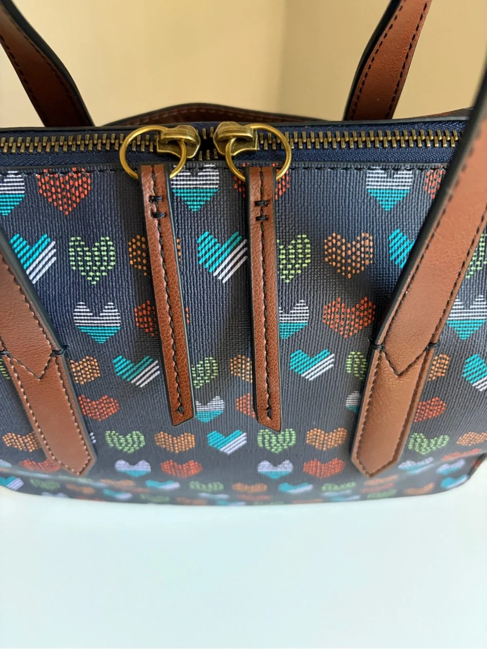 Fossil Sydney Satchel Heart Print NWOT